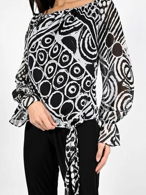 Frank Lyman Abstract Geometric Tie-Hem Blouse - Style 221621 - Size 10